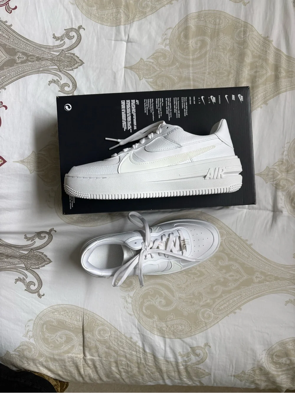 Nike White Low-Top Air Force Style Sneakers